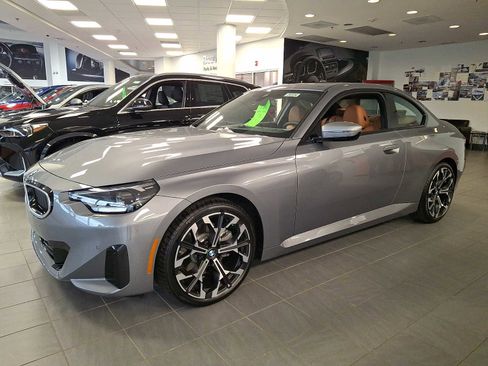 New 2025 BMW 230i xDrive Coupe w/ Convenience Package AWD/4WD image 2