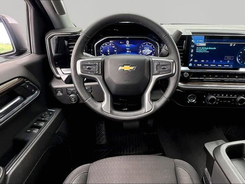 Used 2024 Chevrolet Silverado 1500 LT AWD/4WD image 5