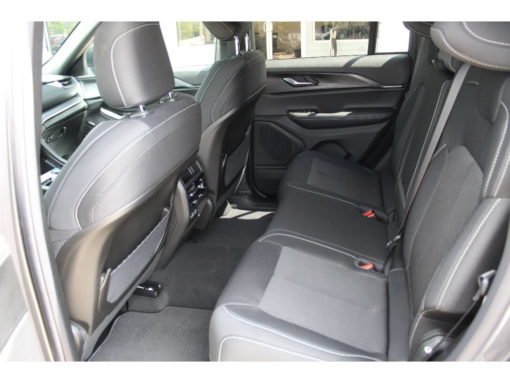 New 2026 Jeep Grand Cherokee Laredo X AWD/4WD image 15