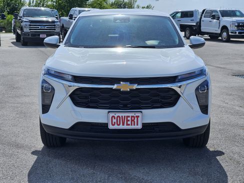 Used 2026 Chevrolet Trax LS w/ LS Convenience Package FWD image 2