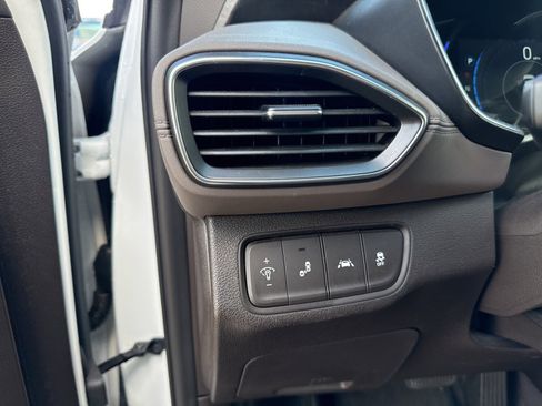 Used 2020 Hyundai Santa Fe SEL image 11