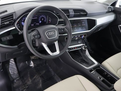 Used 2025 Audi Q3 2.0T Premium w/ Convenience Package image 2