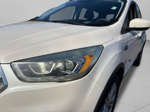 Used 2017 Ford Escape SE w/ Equipment Group 201A image 19