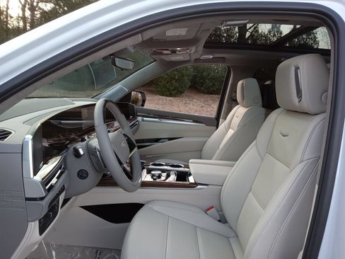 Certified 2026 Cadillac Escalade Platinum Sport w/ LPO, ONYX Package AWD/4WD image 11