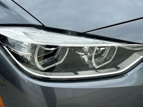 Used 2018 BMW 330i xDrive Sedan w/ Premium Package image 7