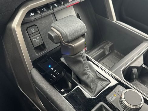 Used 2025 Toyota Tundra Limited AWD/4WD image 27