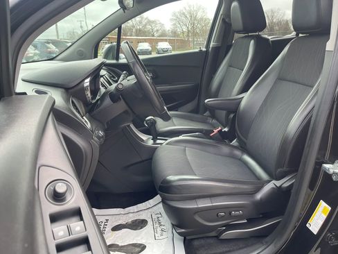 Used 2019 Chevrolet Trax LT w/ LT Convenience Package FWD image 18