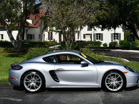 Used 2018 Porsche 718 Cayman RWD image 28
