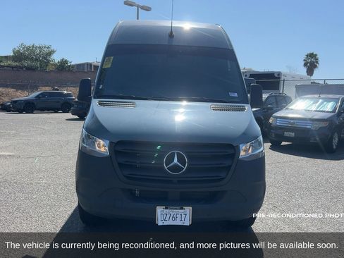 Used 2024 Mercedes-Benz Sprinter 2500 image 2