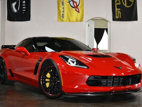 Used 2017 Chevrolet Corvette Z06 w/ Z07 Performance Package image 3