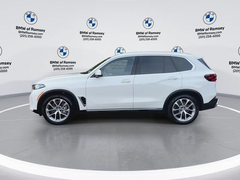 Used 2024 BMW X5 xDrive40i w/ Premium Package AWD/4WD image 5