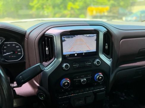 Used 2019 GMC Sierra 1500 SLT w/ X31 Off-Road Package AWD/4WD image 29