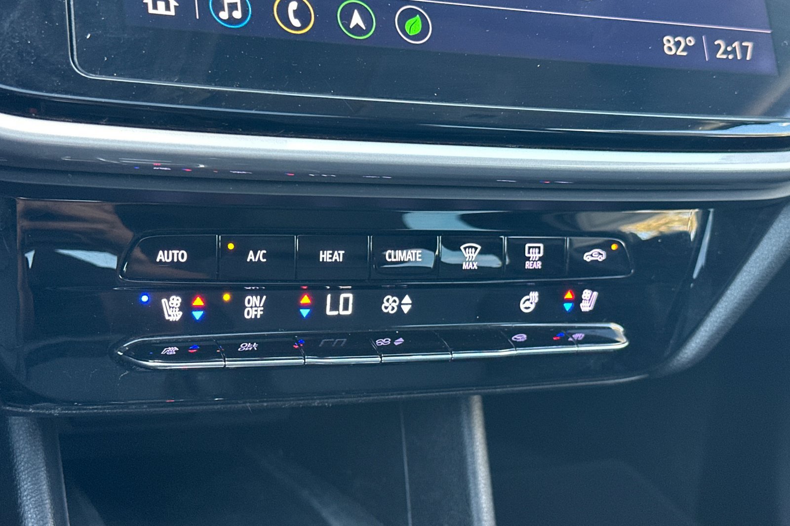 Used 2022 Chevrolet Bolt EUV Premier w/ Sun & Sound Package FWD image 19