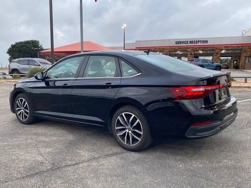 Used 2025 Volkswagen Jetta SE FWD image 7