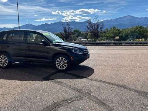 Used 2017 Volkswagen Tiguan S image 18