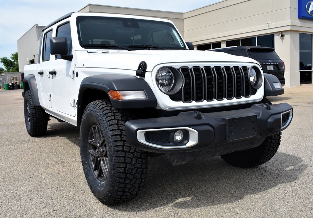 Used 2025 Jeep Gladiator Sport AWD/4WD image 7