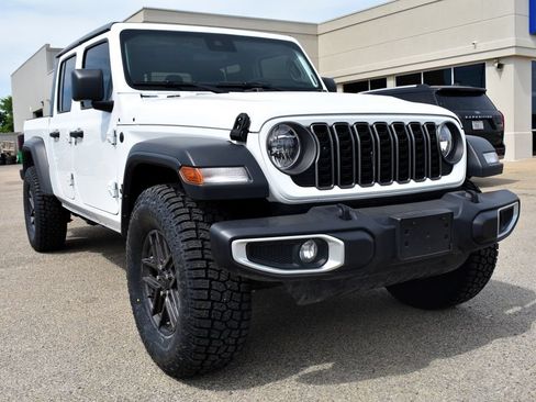 Used 2025 Jeep Gladiator Sport AWD/4WD image 7