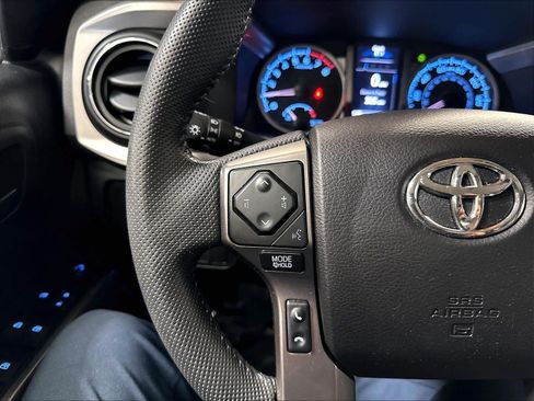 Used 2021 Toyota Tacoma SR5 RWD image 19