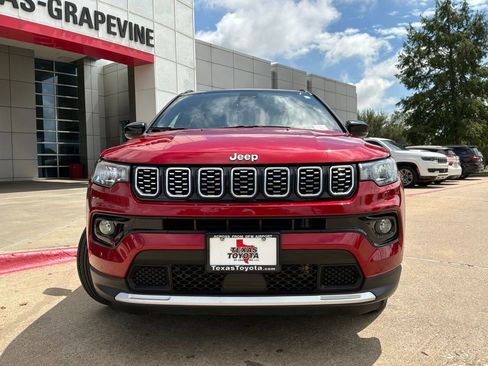 Used 2025 Jeep Compass Limited AWD/4WD image 3