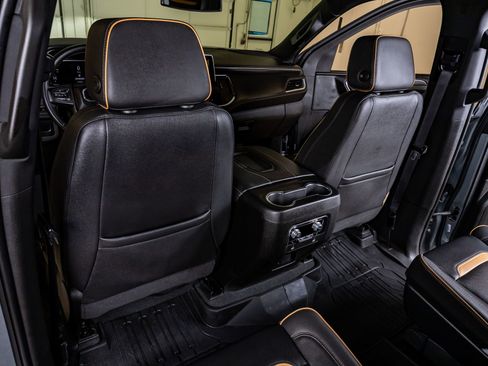 Used 2023 GMC Yukon AT4 w/ Technology Package AWD/4WD image 34