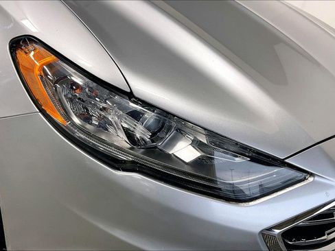 Used 2017 Ford Fusion SE w/ Equipment Group 201A image 26