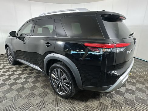 Used 2023 Nissan Pathfinder SL w/ SL Premium Package AWD/4WD image 4