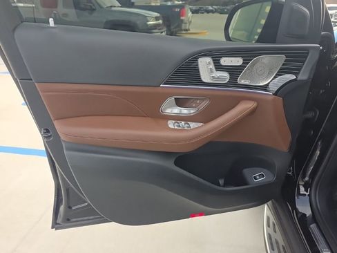 Used 2025 Mercedes-Benz GLS 450 4MATIC image 11