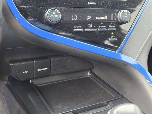 Used 2020 Toyota Camry SE image 16