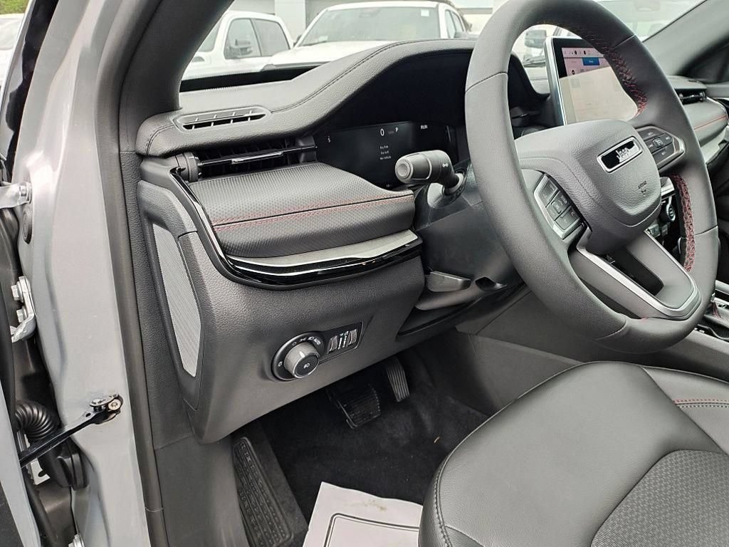New 2026 Jeep Compass Trailhawk w/ Sun, Sound & Navigation Group AWD/4WD image 19