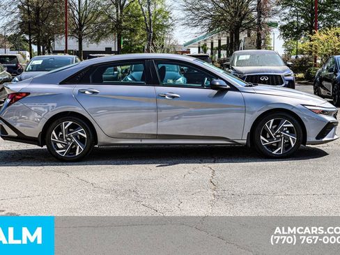 Used 2025 Hyundai Elantra Sport image 10