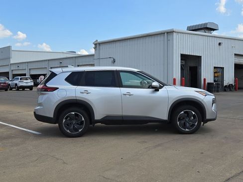 Used 2024 Nissan Rogue SV AWD/4WD image 4