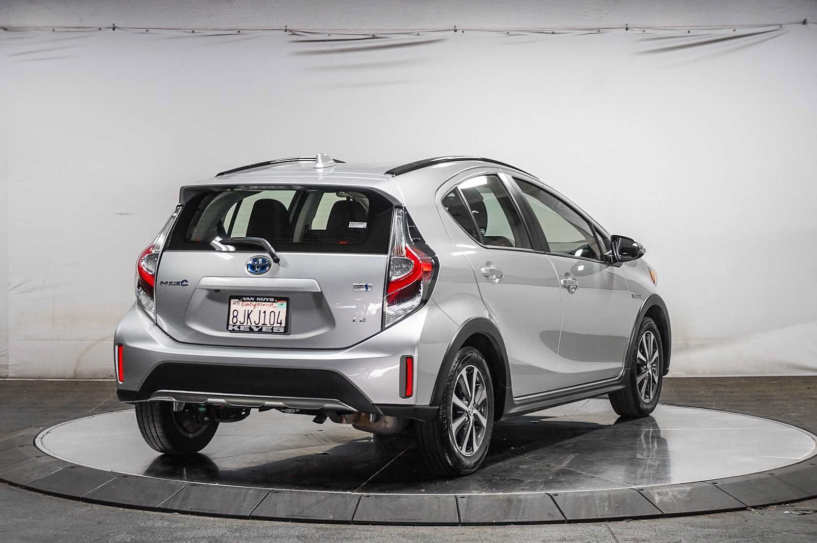 Certified 2019 Toyota Prius C FWD image 5