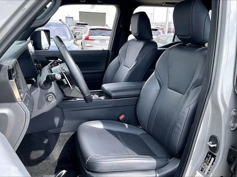 Used 2024 Lexus GX 550 w/ Accessory Package (Z1) AWD/4WD image 32