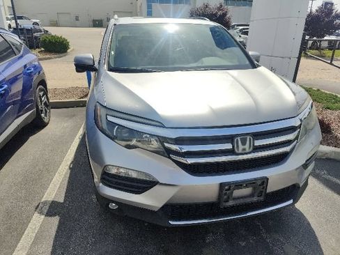 Used 2016 Honda Pilot Touring image 14