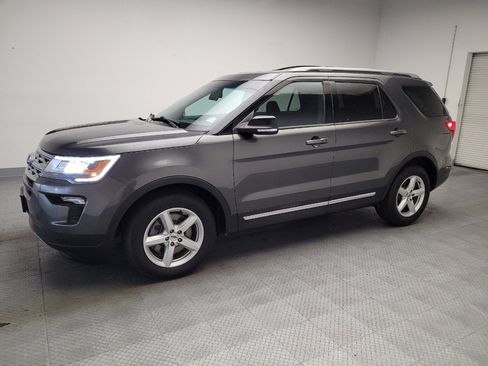 Used 2018 Ford Explorer XLT w/ Equipment Group 201A FWD image 2