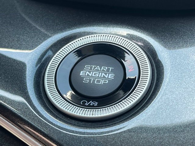 Used 2023 Jeep Grand Cherokee Laredo AWD/4WD image 16