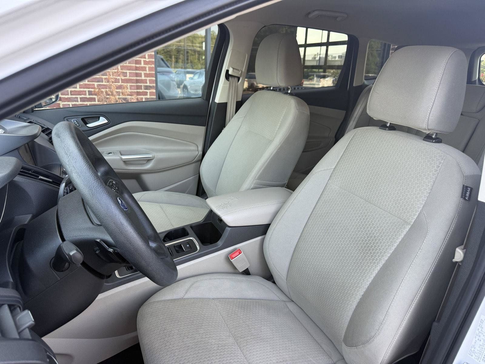 Used 2017 Ford Escape SE w/ Equipment Group 201A FWD image 16
