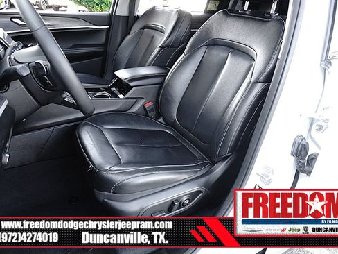Used 2023 Jeep Grand Cherokee L Limited w/ Black Appearance Package AWD/4WD image 14