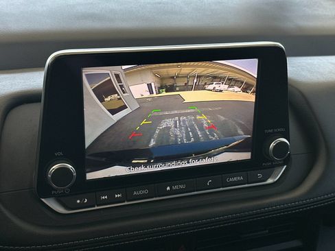Used 2025 Nissan Rogue S FWD image 17
