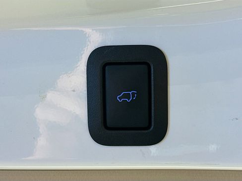 Used 2017 Toyota Highlander Limited image 32