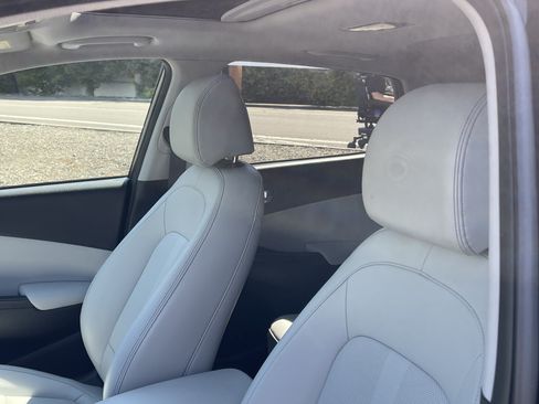 Certified 2023 Hyundai Kona Limited FWD image 21