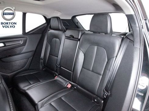 Certified 2025 Volvo XC40 B5 Core image 24