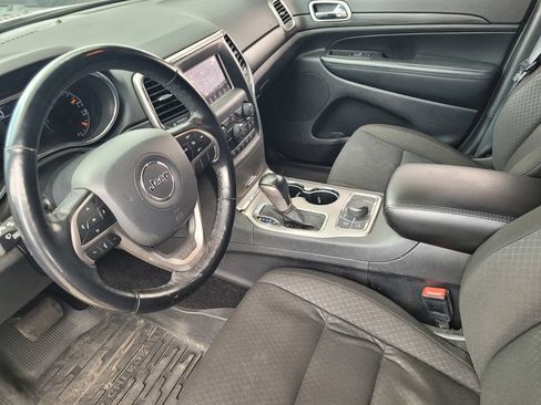 Used 2021 Jeep Grand Cherokee Laredo AWD/4WD image 18