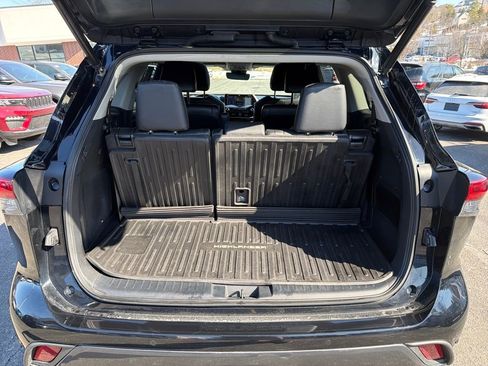 Used 2022 Toyota Highlander Limited image 21