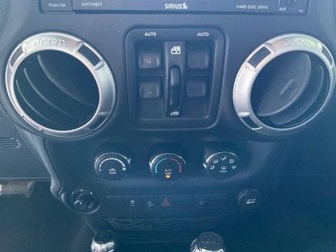 Used 2016 Jeep Wrangler Unlimited Sahara w/ Dual Top Group AWD/4WD image 11