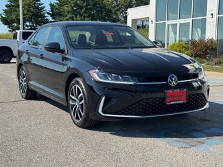 Used 2025 Volkswagen Jetta SE FWD video 2