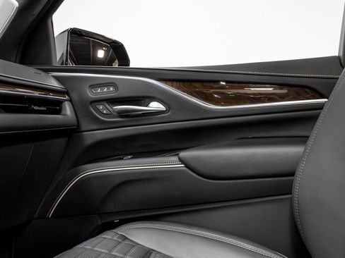 Used 2023 Cadillac Escalade Sport Platinum w/ LPO, ONYX Package image 13