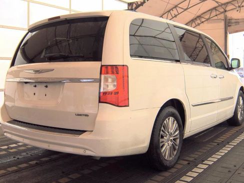 Used 2011 Chrysler Town & Country Limited w/ Trailer Tow Group FWD image 4
