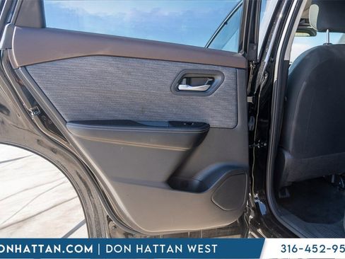 Used 2023 Nissan Rogue SV image 17