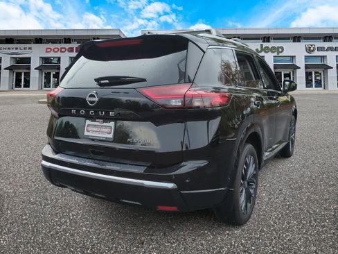 Used 2025 Nissan Rogue Platinum image 8